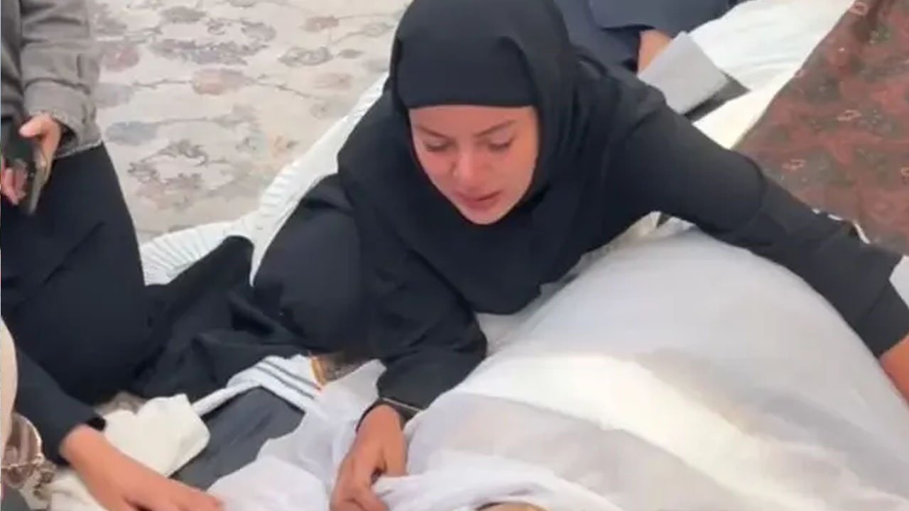 Sempat Jatuh Pingsan, Olla Ramlan Kirim Pesan Haru untuk Ibunda